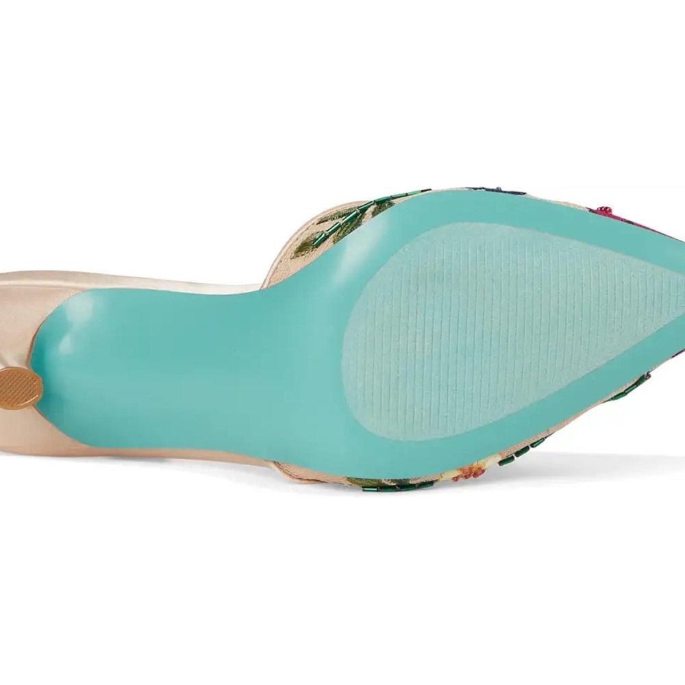 Betsey Johnson April Pump - Picture 3 of 6